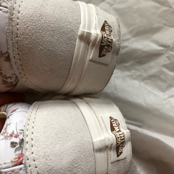 White Ditsy Floral Old Skool Vans - Picture 7 of 7